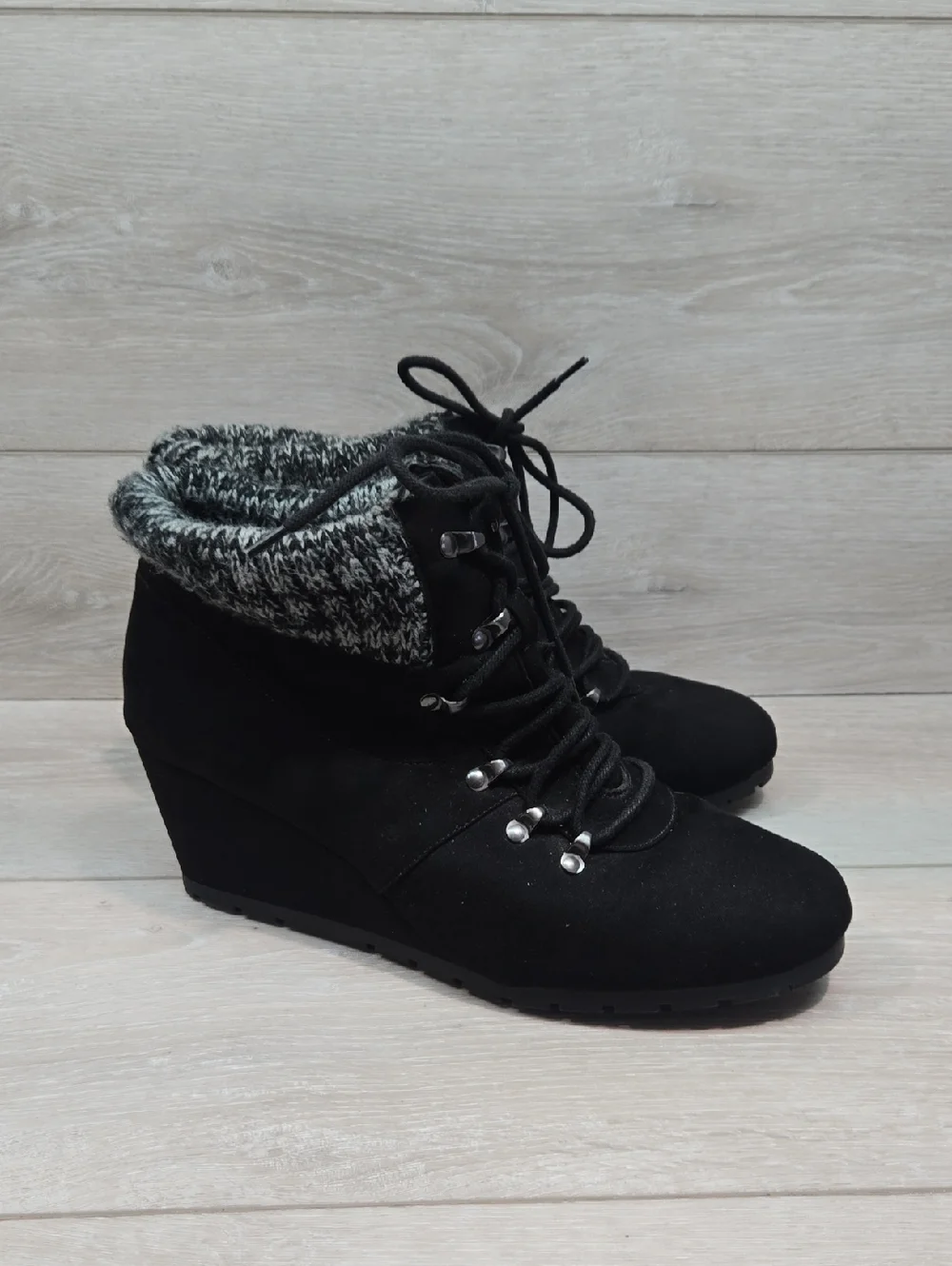 Bongo Women's Black Wedge Lace-Up Ankle Boots with Knit Cuff Shoes Sz 11